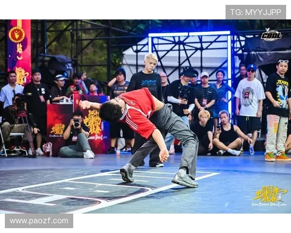 南京街舞队与重庆街舞队的精彩对决赛后分析与节奏探讨